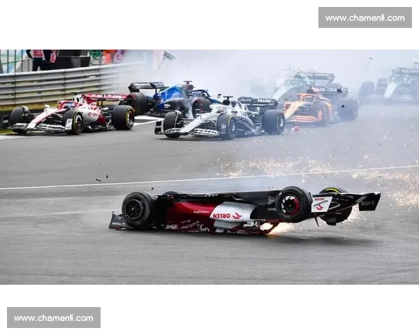 F1正赛惊险瞬间回顾 多起事故背后的安全隐患分析